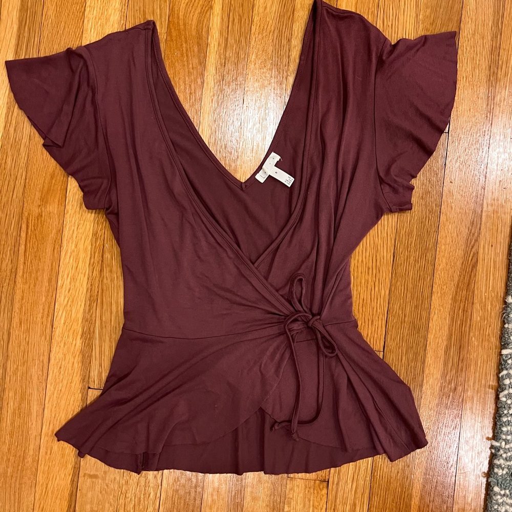 Leith Flounce Sleeve v-neck Wrap Top